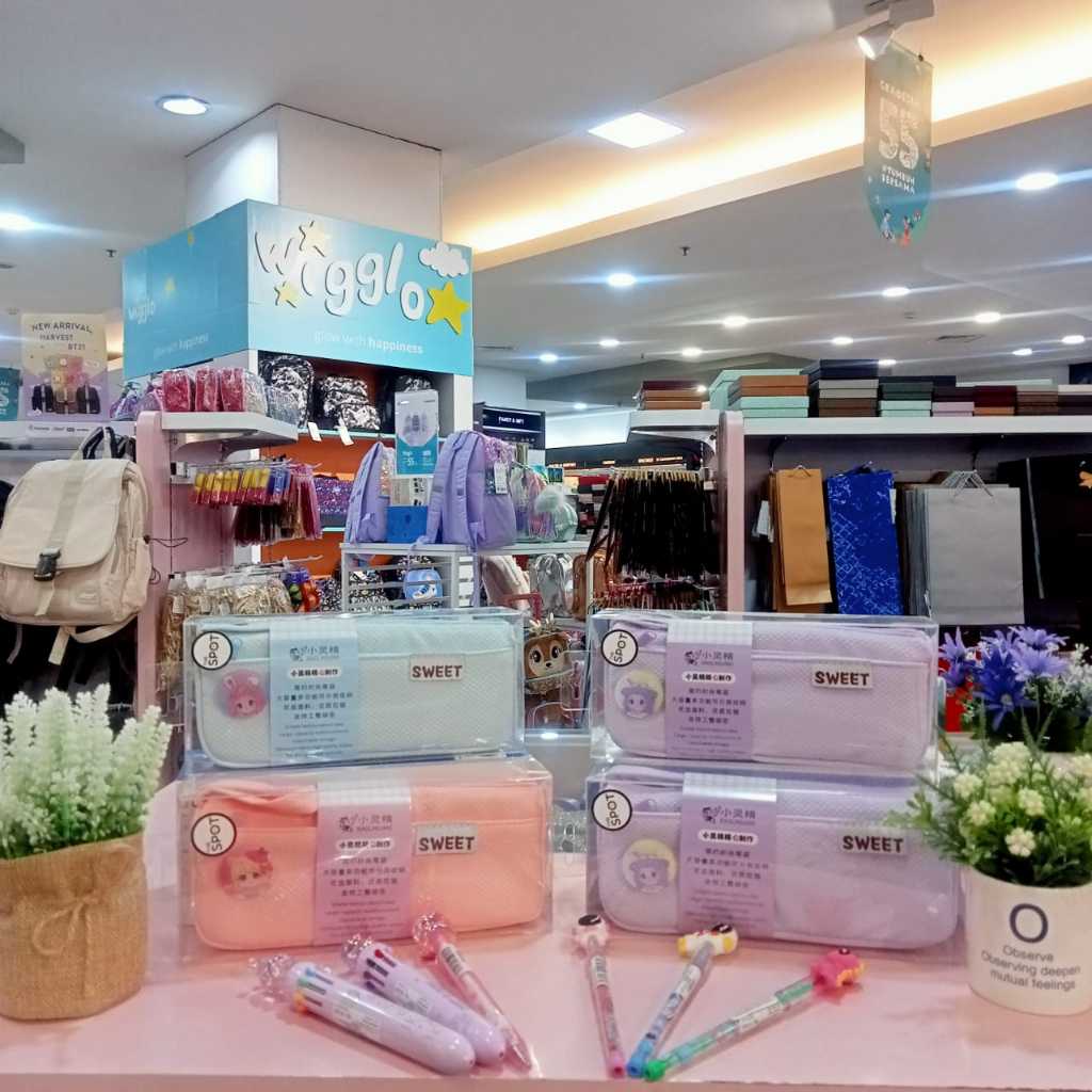 

Gramedia Karawaci - The Spot Pencil Case Unicorn Blossom Mika