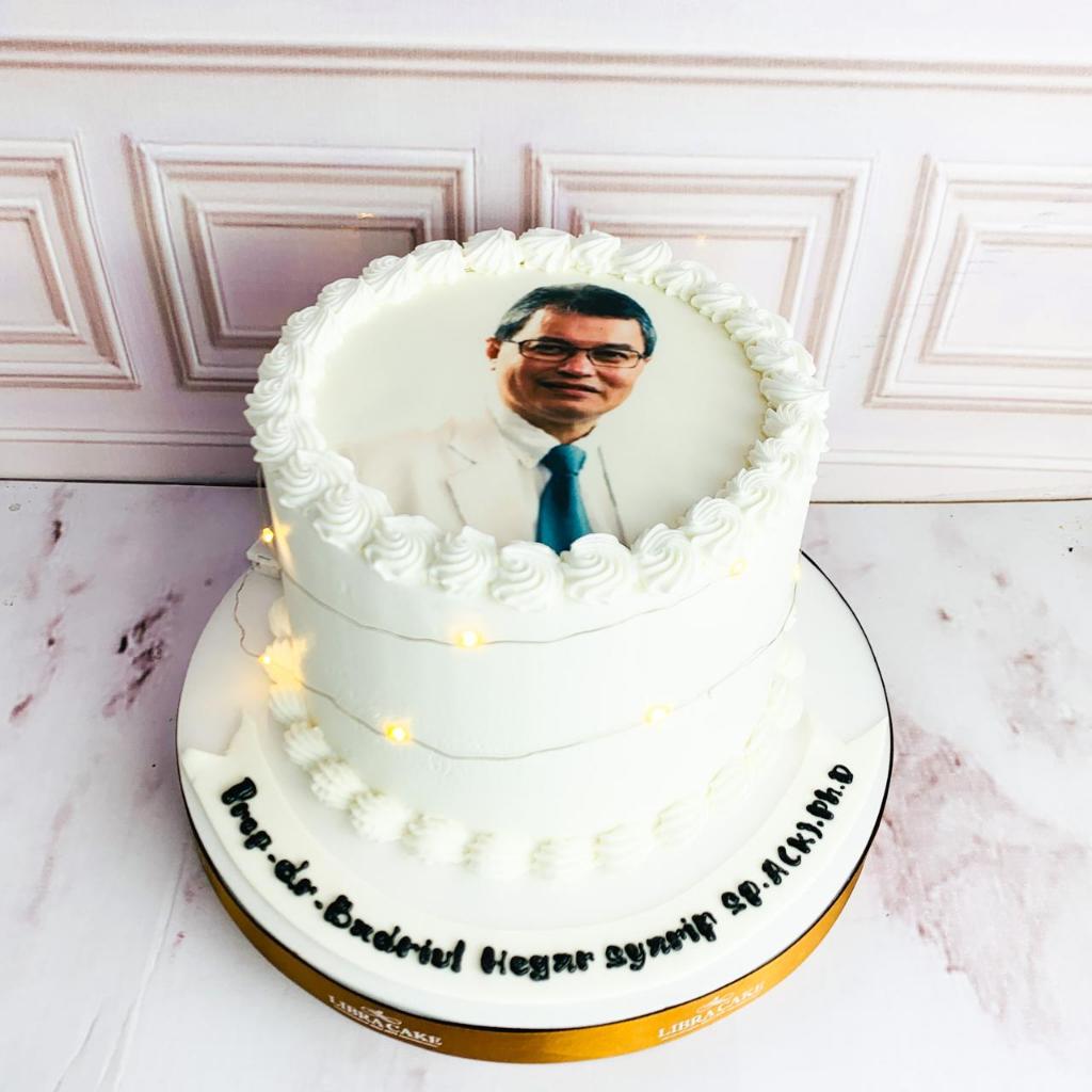 

Kue ulang tahun/birthday cake/kue ultah tema dokter/kue ultah edible