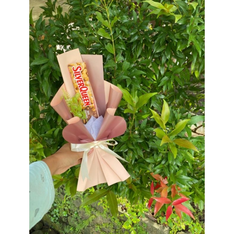 

buket coklat silverqueen isi 3 pcs RP.65000