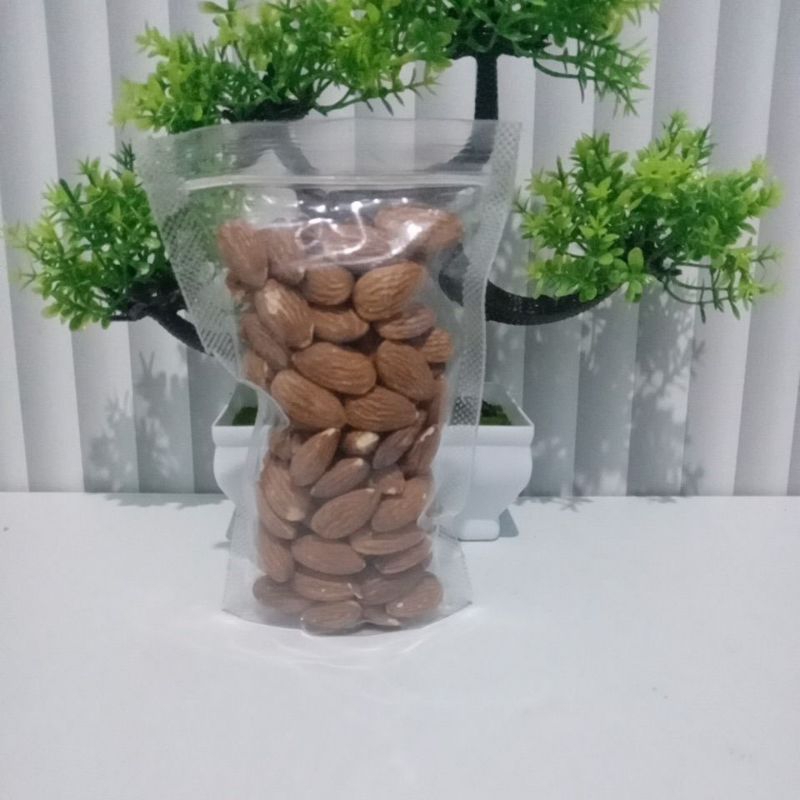 

Kacang Almond kupas panggang