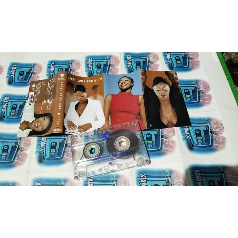 kaset pita funky green dogs / star