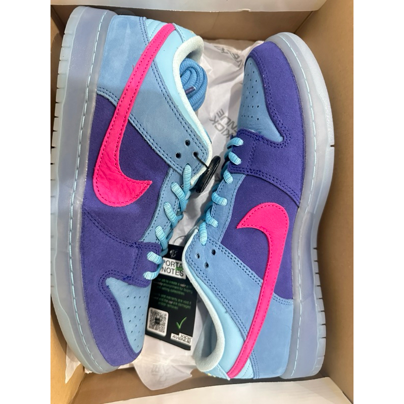 SEPATU NIKE SB DUNK LOW RUN THE JEWELS “DEEP ROYAL BLUE ACTIVE PINK”