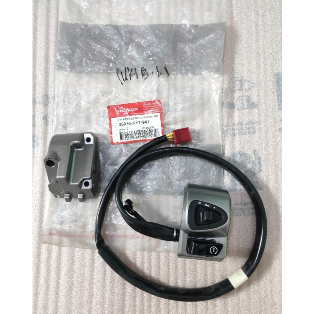 Saklar Kanan Tombol Lampu & Stater - Scoopy Karbu - 35016KYT941