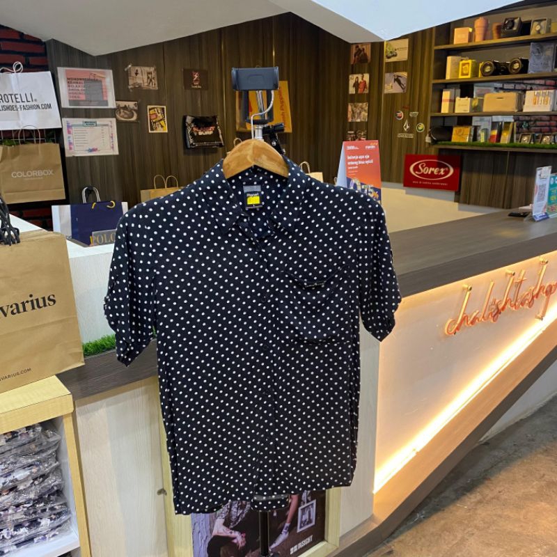 PLANET SURF Kemeja Wanita Lengan Pendek - Hitam