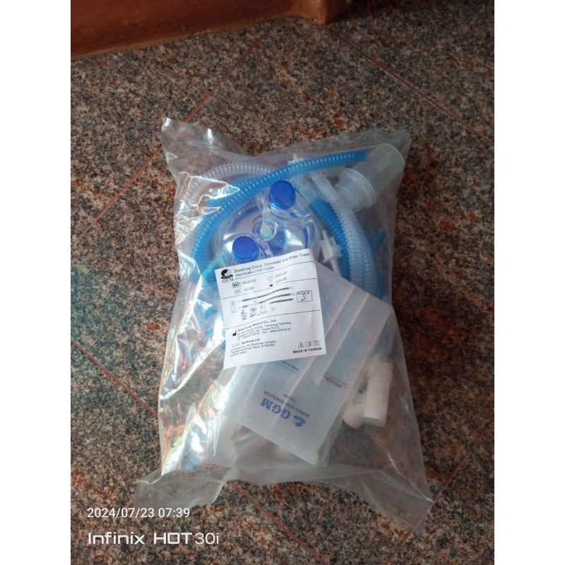 Breathing circuit system for bubble cpap with bubble generator