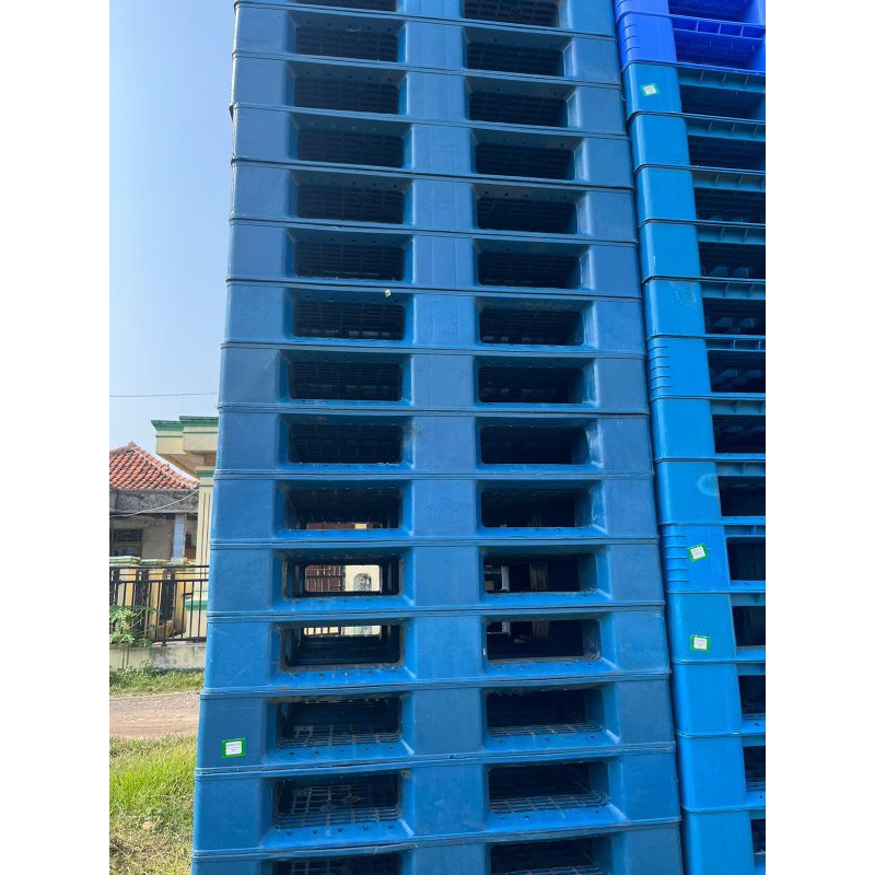 

palet plastik second berkualitas kapasitas 2ton ukuran 110x110x15