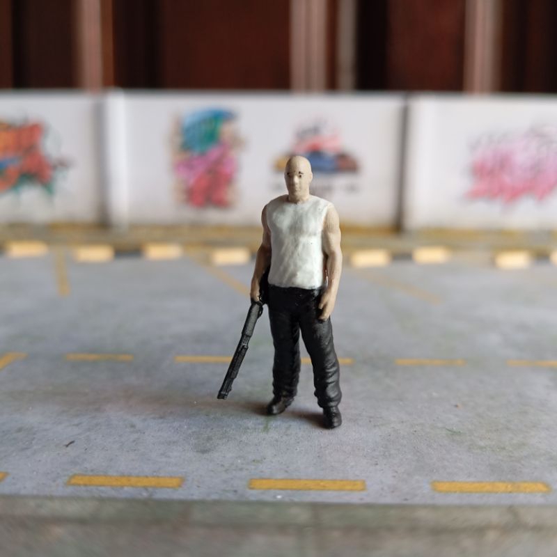Action figure figur Dom Dominic Toretto Fast and furious dan FF FnF megang memegang barang