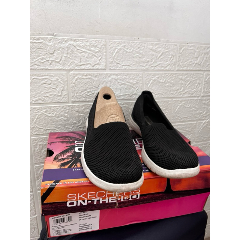 PRELOVED - SEPATU SKECHERS ON THE GO FLEX DAHLIA - SNEAKER