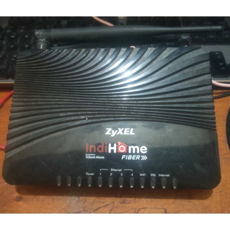 Router ZyXEL + Adaptor