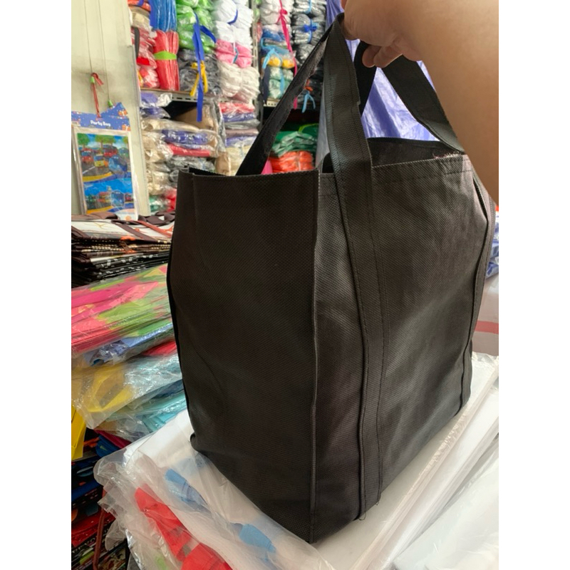 

Goodie Bag uk 33x33x20 - LUSINAN (12 pcs) - Tas Spunbond Polosan TEBAL - Tas Kain Polosan