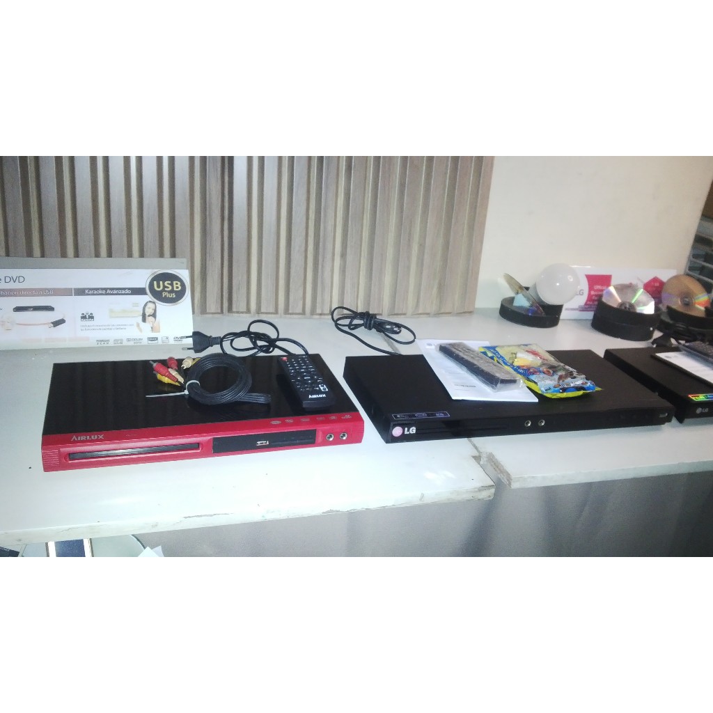 BURSA DVD PLAYER (BEKAS  PAKAI kondisi PRIMA) Type  KARAOKE DAN NON KARAOKE)  BERKUALITAS DIJAMIN NY