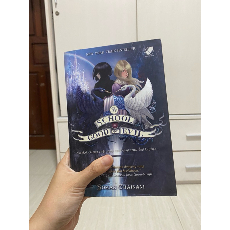 School for good and evil | Preloved | Novel | Buku Bekas