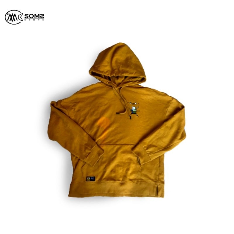 HOODIE CN GRAPHIC TEE