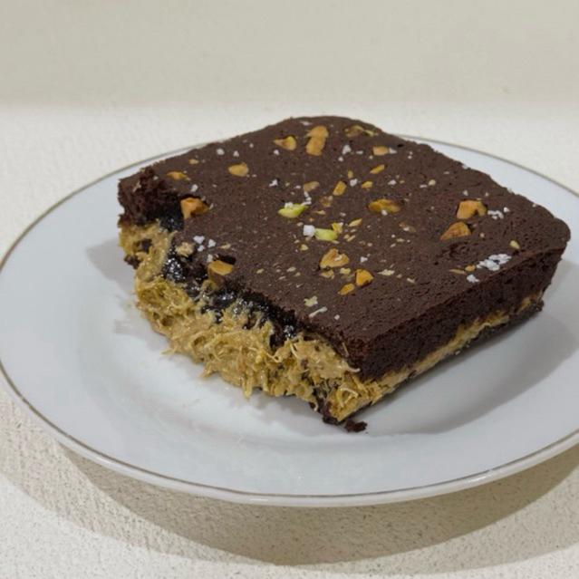 

Pistachio Knafeh Brownies [Dubai Chocolate Brownies, Pistachio Kunafe]