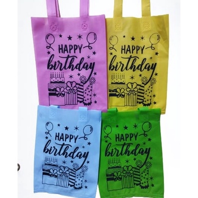 

Harga perlusin isi 12pcs goodie bag ULTAH tali uk 25x35x8 58gsm