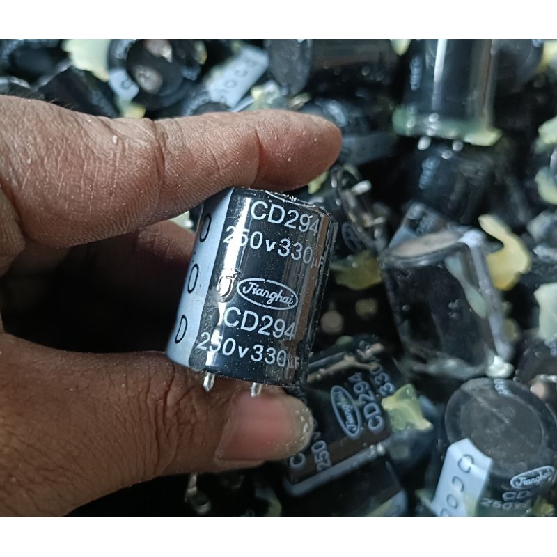 ELCO CABUTAN 250V 330UF