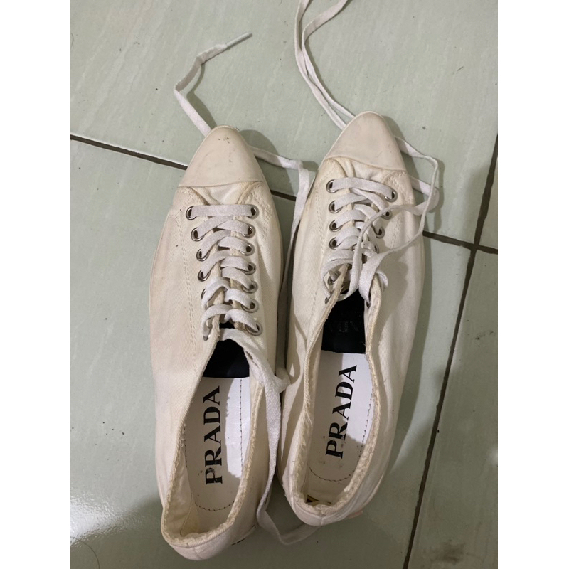 Sneakers wanita prada milano