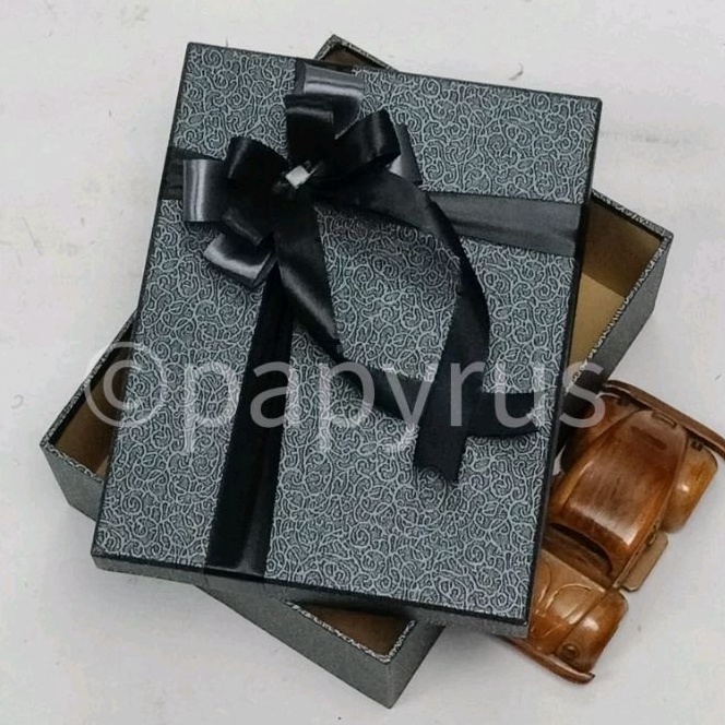 

PAPYRUS 175x225 Tinggi 5cm Kotak Kado Gift Box Hadiah