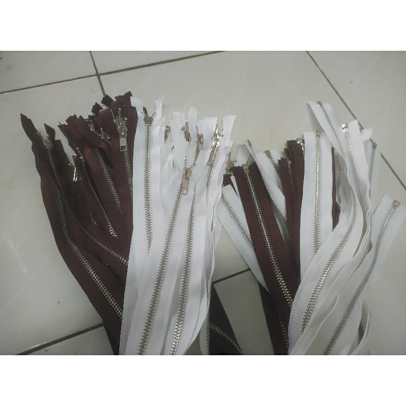 RESLETING JAKET YKK GIGI BESI ALUMINIUM ORI 70 CM.