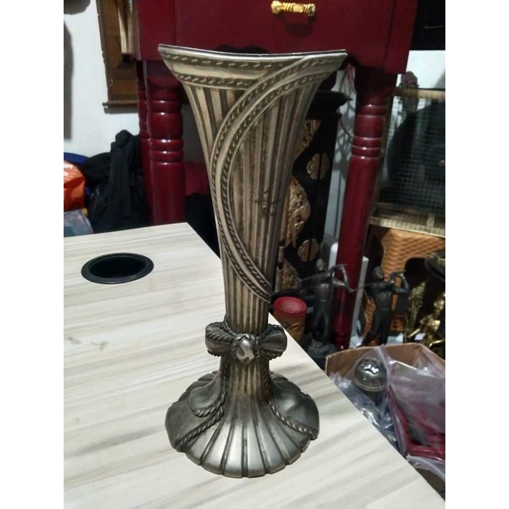 Vas Bunga Vintage Logam Kuno Jadul Antik