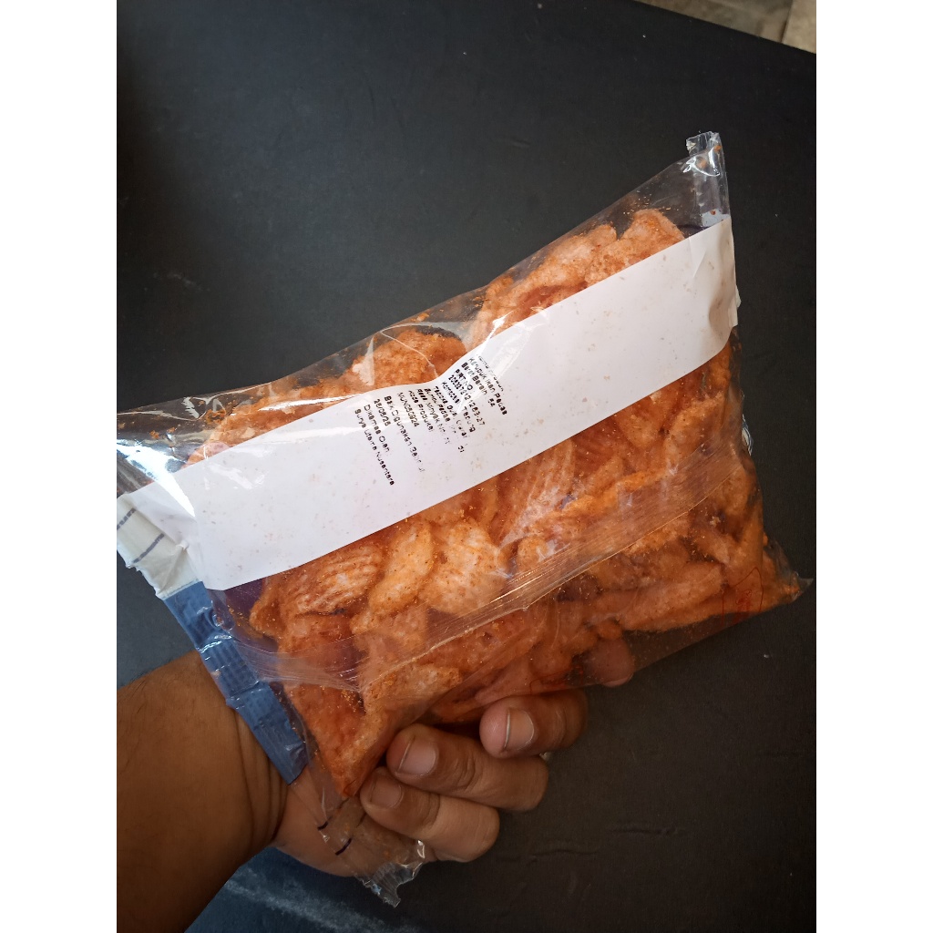 

kerupuk bentuk ikan pedas jajajan makanan ringan cemilan