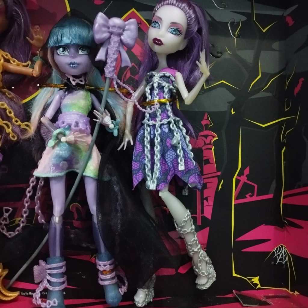 Boneka Barbie Monster High Haunted Student Spirits River Styxx & Spectra Vondergeist Mattel
