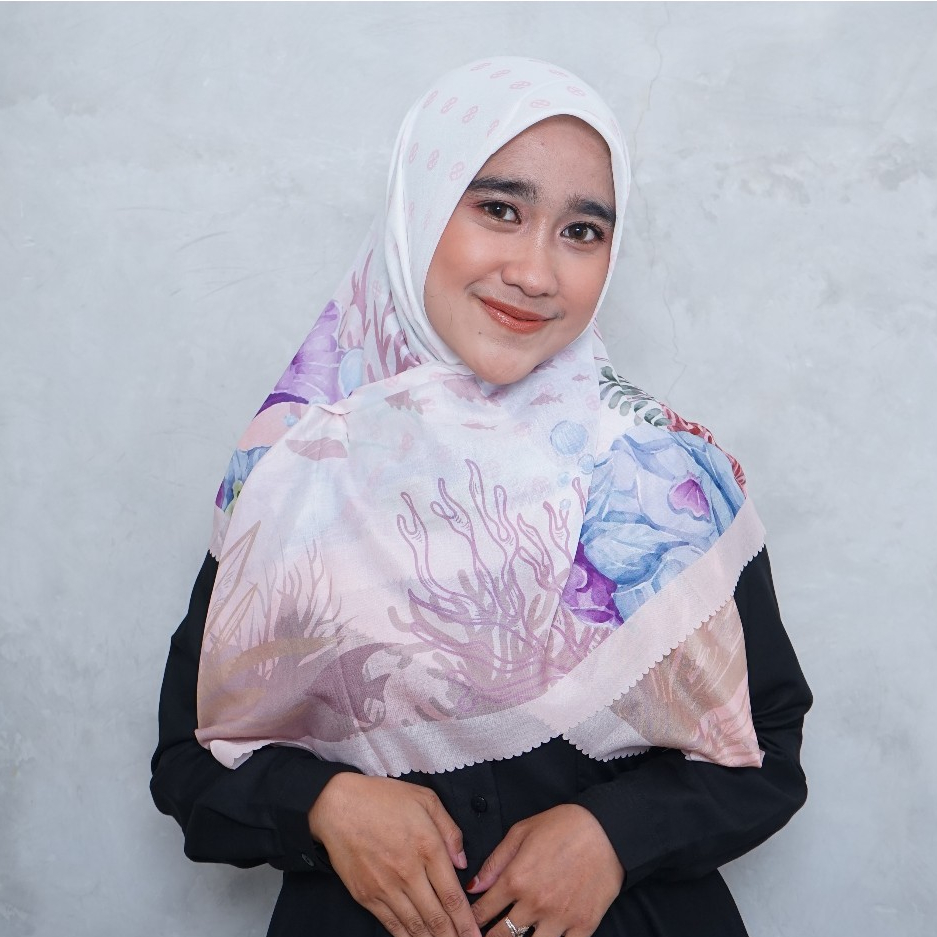 Yumna Premium The Series Peach Muda | Hijab Segi Empat | Hijab Printing | Hijab Motif Premium