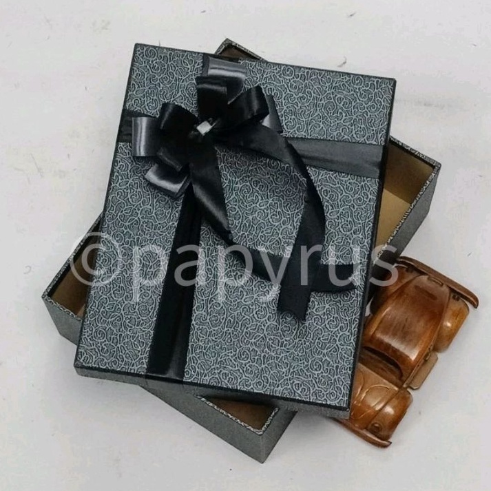 

PAPYRUS 175x225 Tinggi 5cm Kotak Kado Gift Box Hadiah