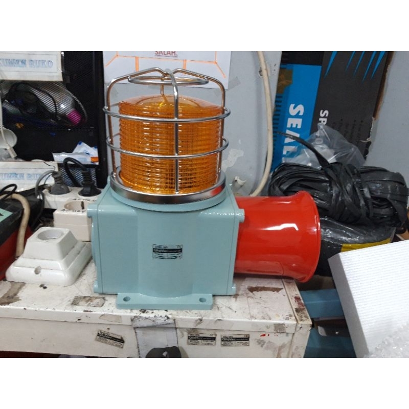 Qlight SHD WS SERIES WITH PROTECTION CAGE