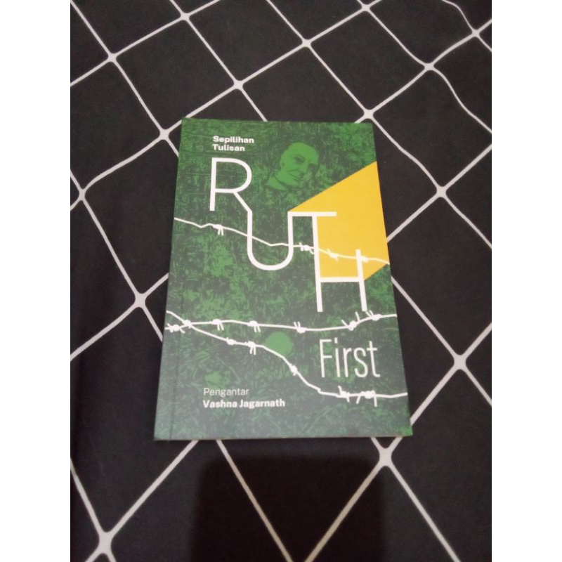 Kumpulan Esai Ruth (Marjin Kiri)