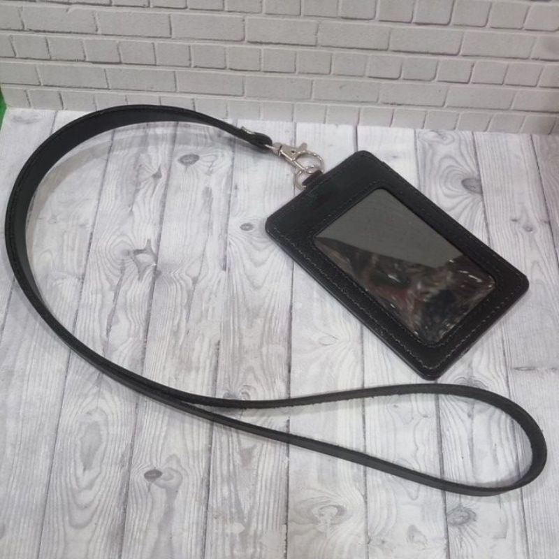 

TEMPAT KARTU/ID CARD BAHAN KULIT