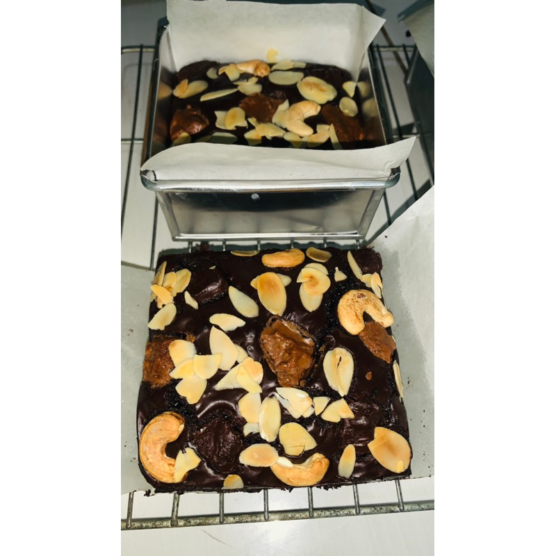 

SUGARI Signature Fudgy Brownies