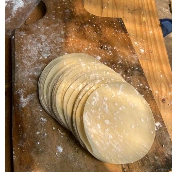 

Kulit Dimsum/Pangsit/Gyoza Murah Bulat 6 - 10 cm (50lbr/pack)