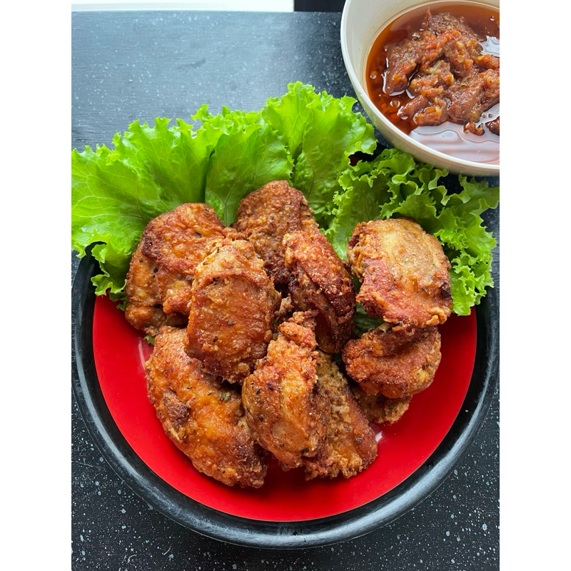 

Ayam marinasi / Ayam Goreng bumbu marinasi + sambel / Ayam marinası Siap goreng