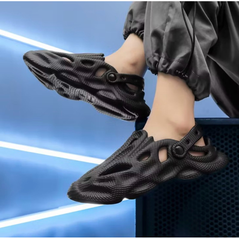 LOVIELA-Spatu Slip On/Sendal Hitam Karet