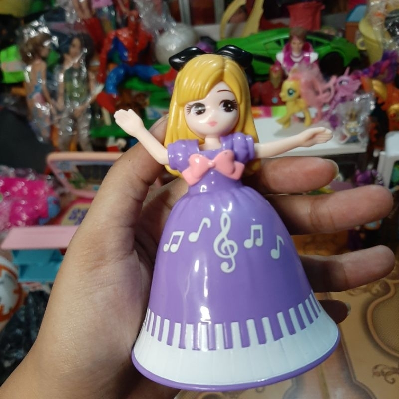 Mainan / figure dikoleksi licca chan mcd japan