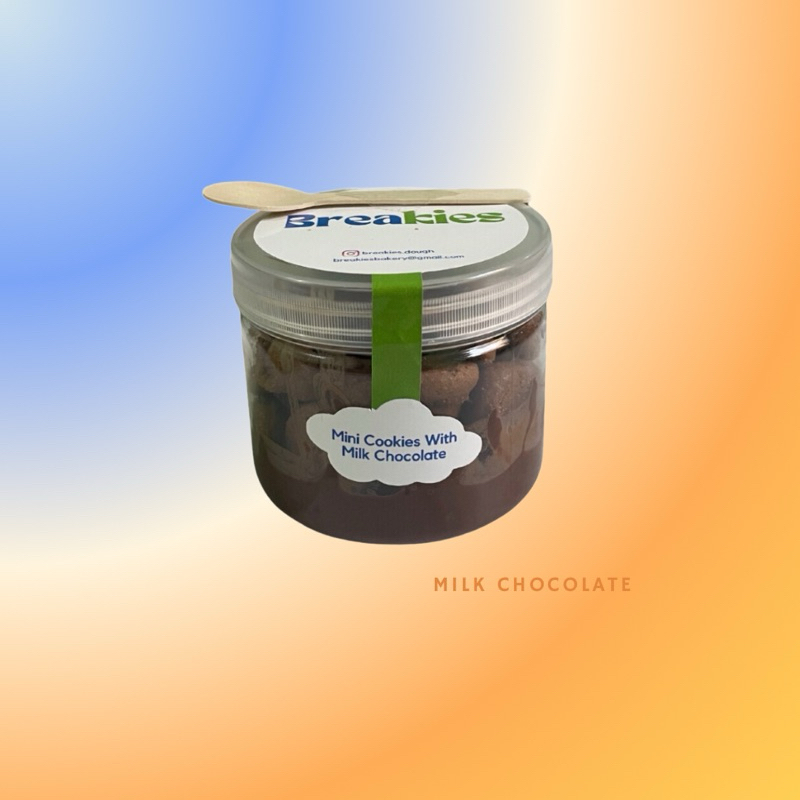 

Mini cookies with milk chocolate sauce