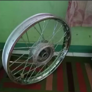 Velg pelek jari-jari motor Revo absolute copotan original