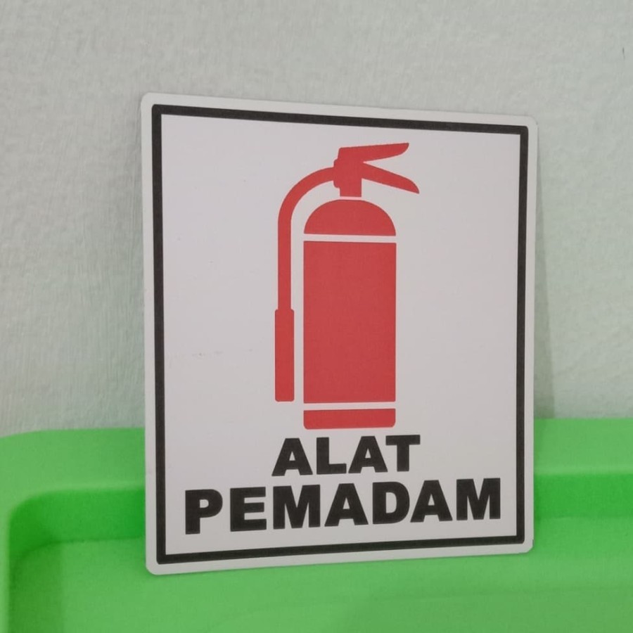 

SIGN LABEL K3 RAMBU SAFETY ALAT PEMADAM UKURAN 8X9CM