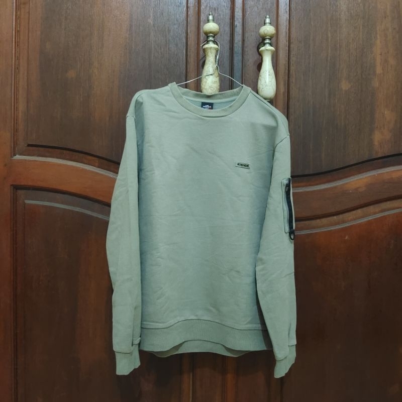 Crewneck EIDER Pocket Samping dengan Zipper warna Coklat Susu - size M