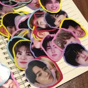 

[WAJIB BACA TELITI] STIKER KEPALA KPOP ENHYPEN NCT AESPA BTS SEVENTEEN I HARGA UNTUK 1 PCS STIKER
