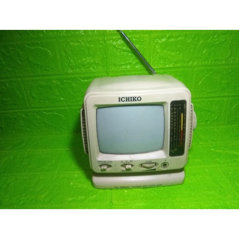 TV mini jadul ICHIKO 5'5inc Hitam - putih & Radio