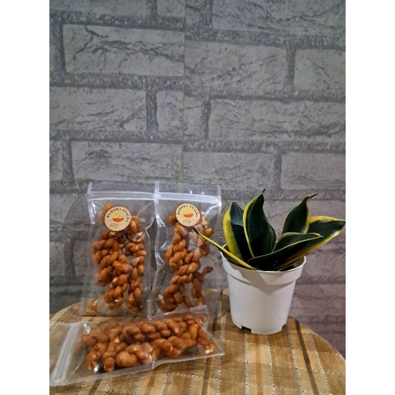 

SNACK UNTIR UNTIR TALI PUTAR