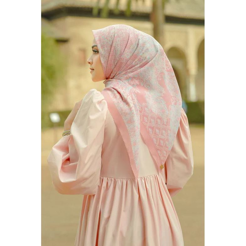 Hijab Buttonscarves The Granada Size XL (Voal 135x135 cm)