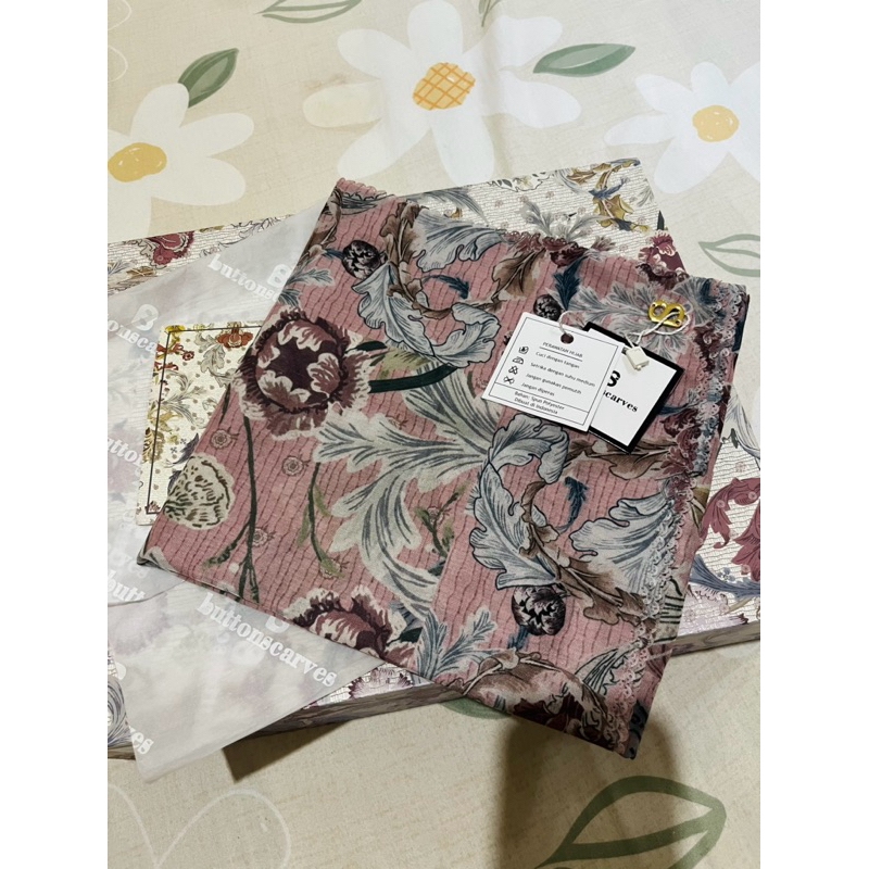 Buttonscarves royale pink