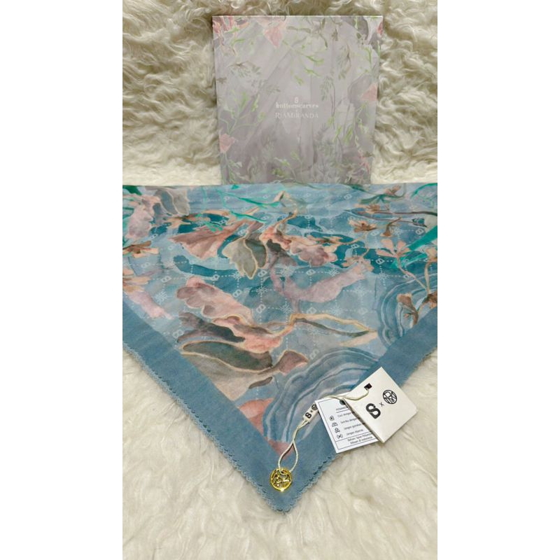 Xanadu Buttonscarves