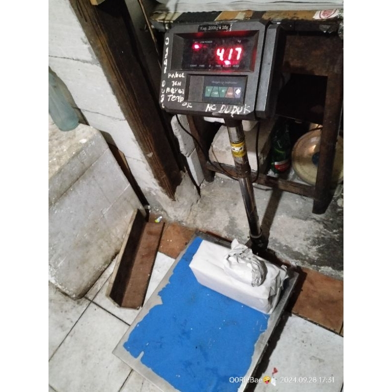 

Dry ice Dry es/ biang es