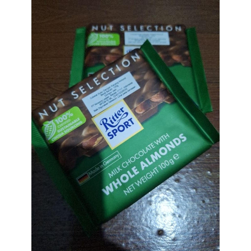 

coklat susu kacang almond ritter sport