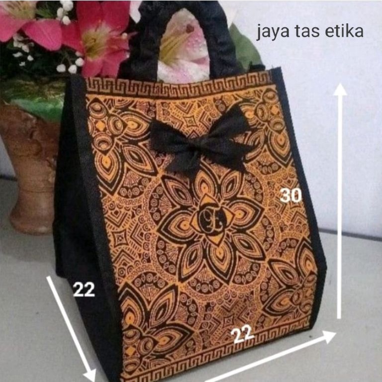 

Grosir Terpopuler 1 lusin 12 psc tas hajatan dus 22 batik mewah E