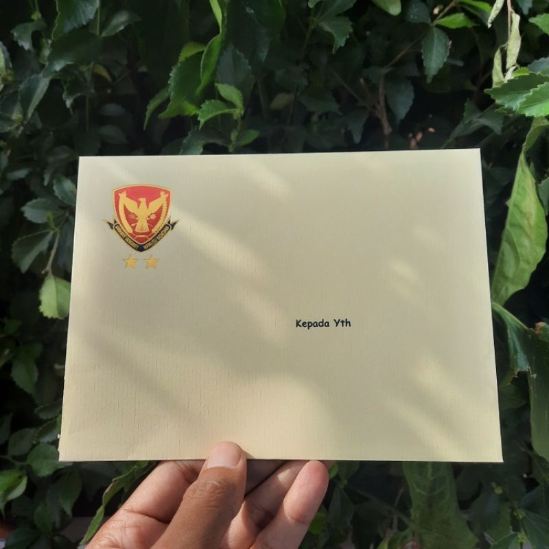 

amplop custom dengan full tinta foil dan custom kertas serta model amplop